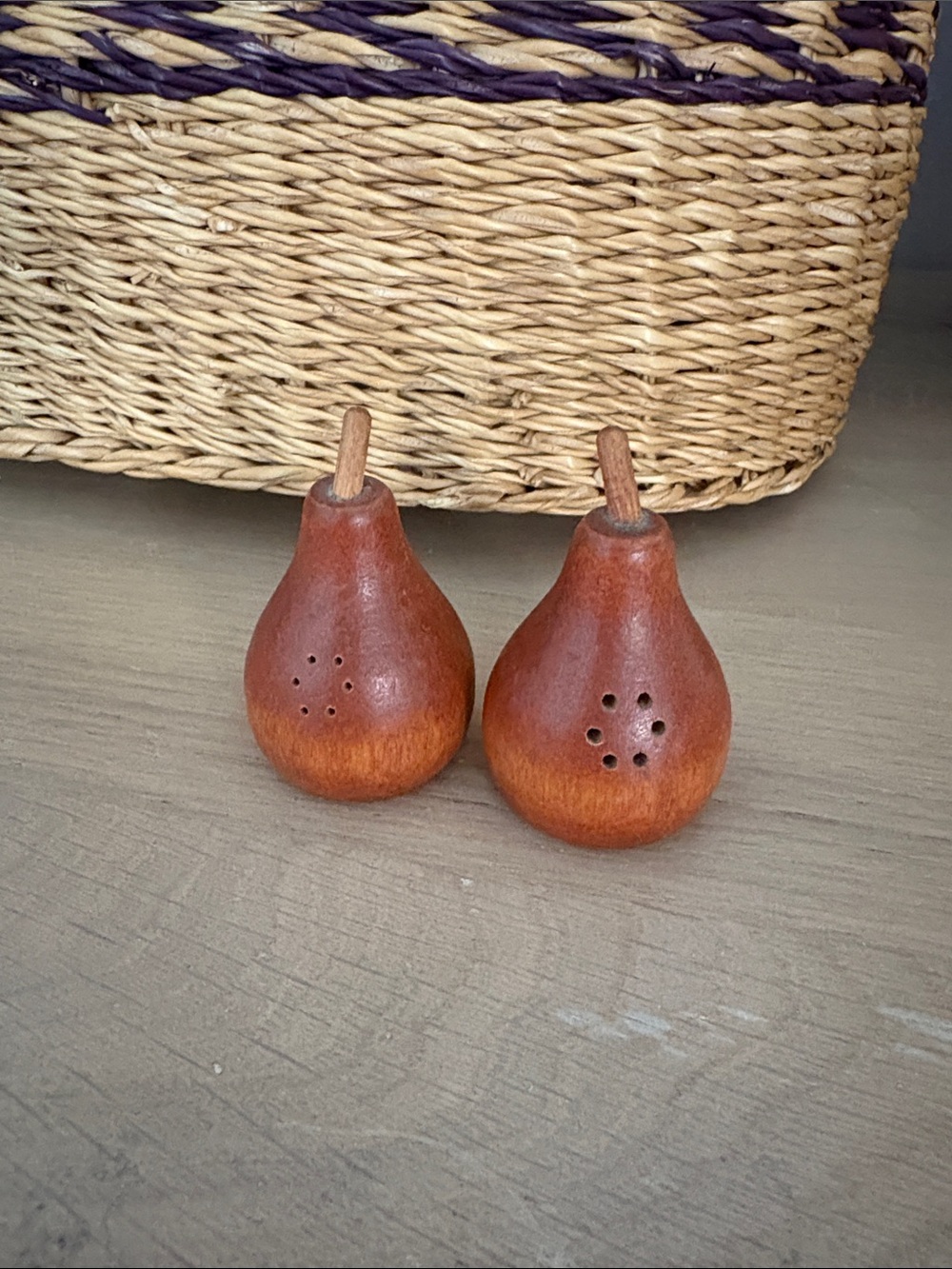 Vintage Wooden Pear Salt & Pepper Shakers Mini Fruit Kitchen Decor - Picture 2 of 8
